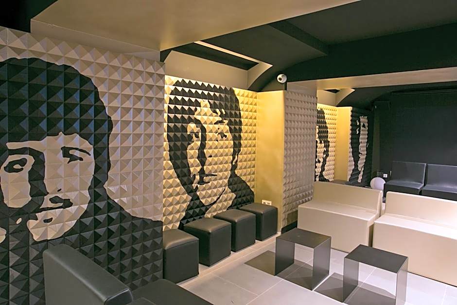 Sant Jordi Hostels Rock Palace