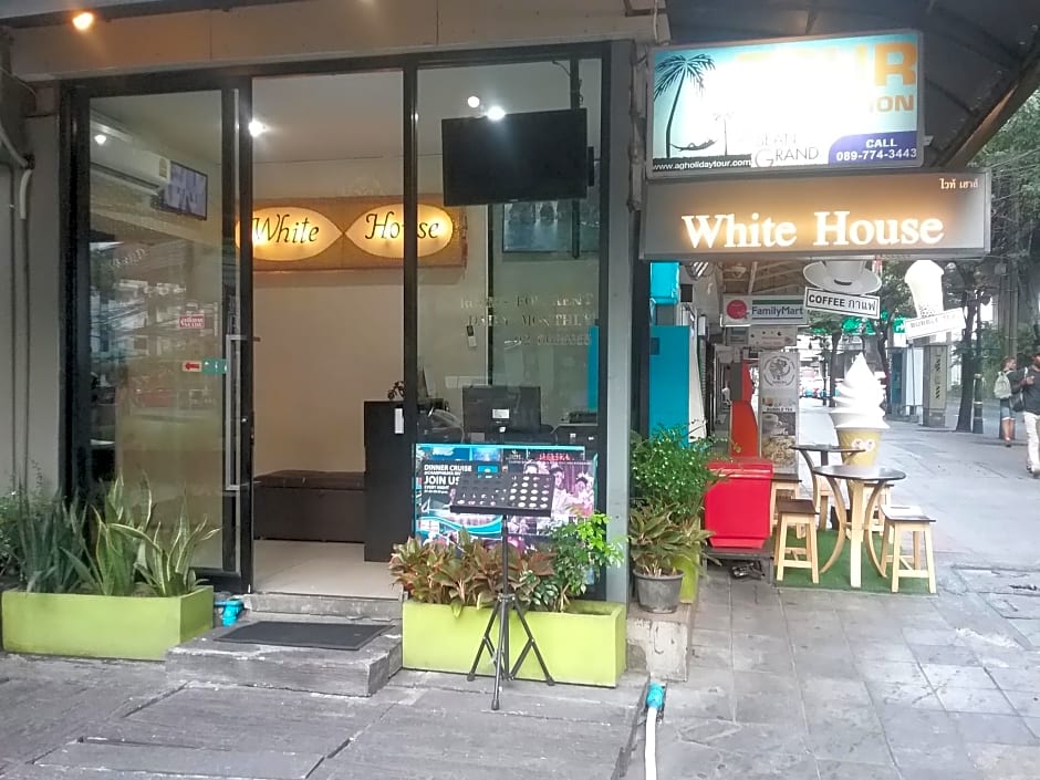 White House Asoke Sukhumvit 18