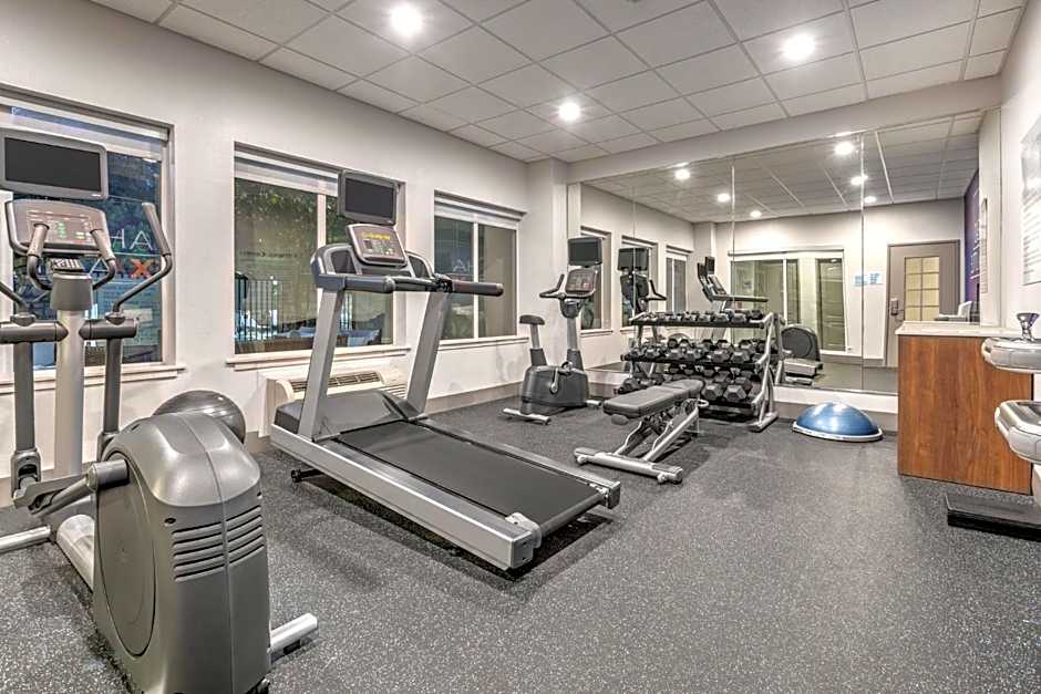 Holiday Inn Express Hotel & Suites Marshall By IHG