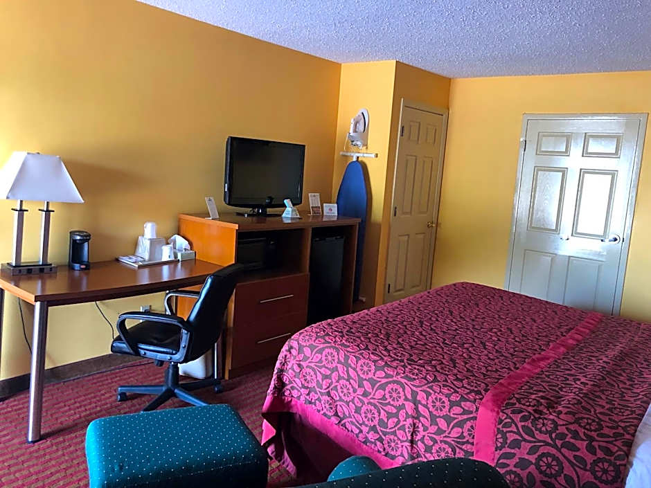 Days Inn by Wyndham Franklin