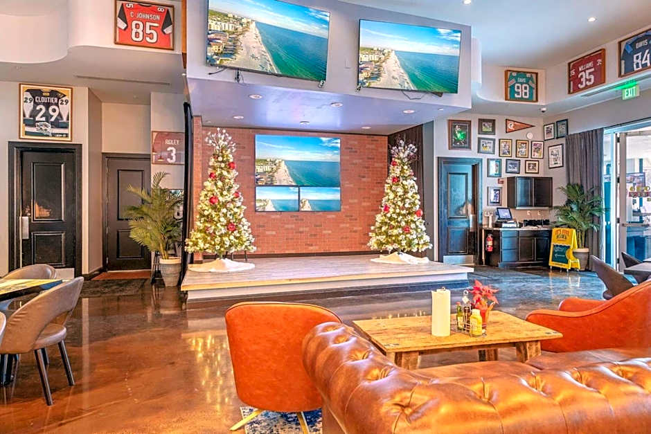 Marvelous 9th Floor Condo Gulf, Pool & Sunset View