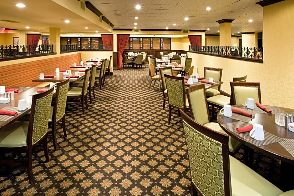 Crowne Plaza Louisville Airport Expo Center, an IHG Hotel