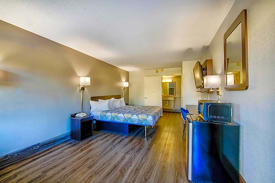 Motel 6 Birmingham, AL - Medical Center - nverness Hwy 280