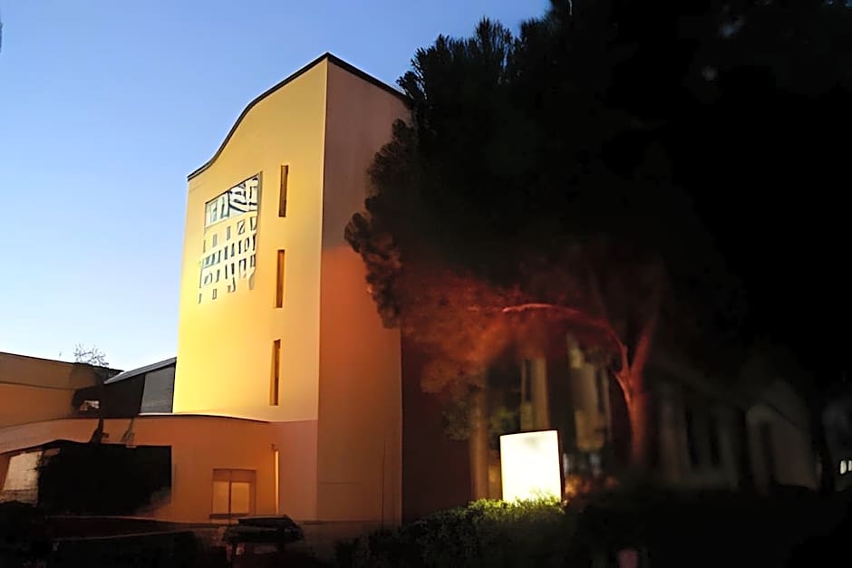 Photo 1 of 1 of Deluxe