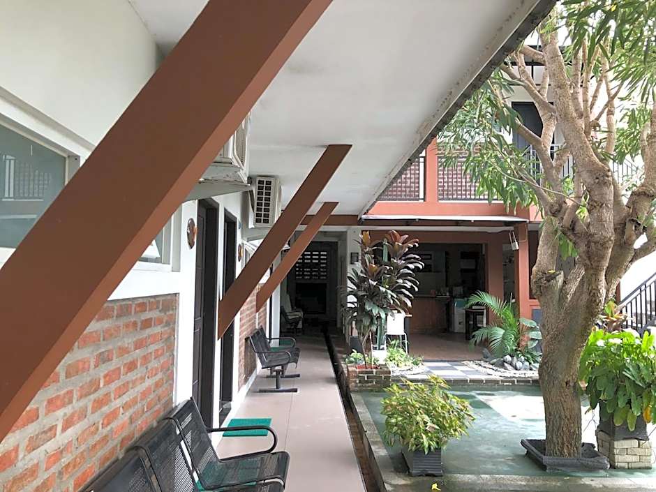RedDooz Plus At Ininnawa Homestay Syariah Palu
