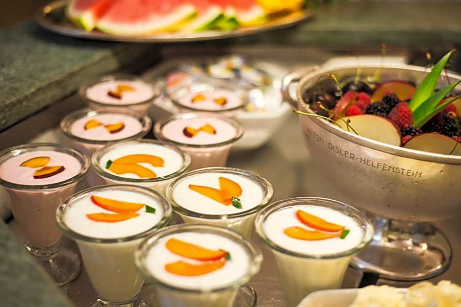 International au Lac Historic Lakeside Hotel