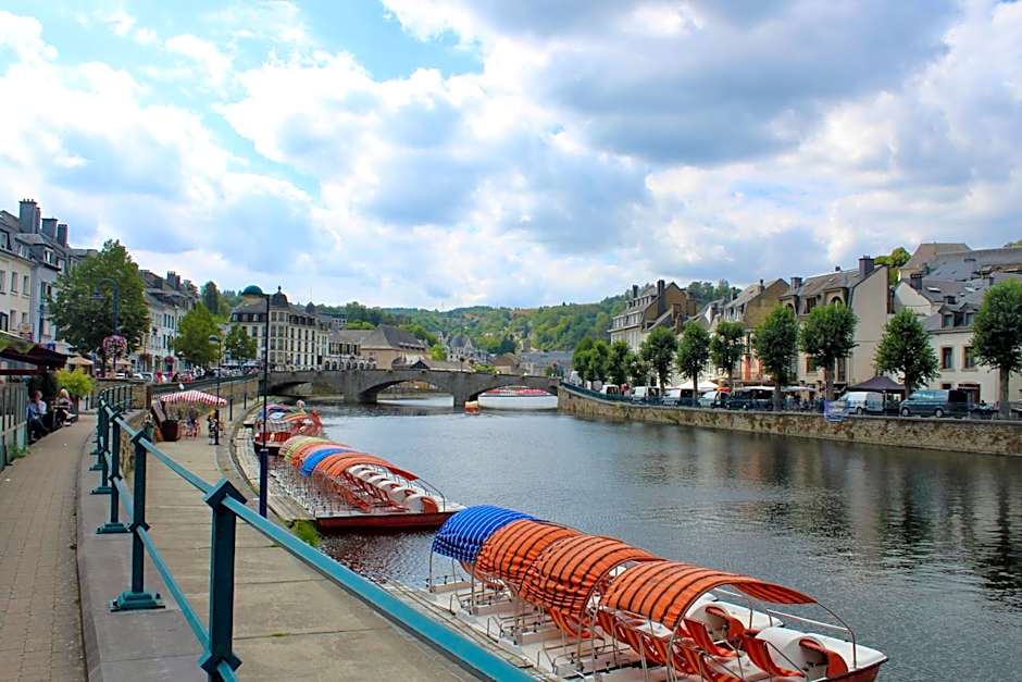 MAISON de VACANCES Bouillon 36 personnes
