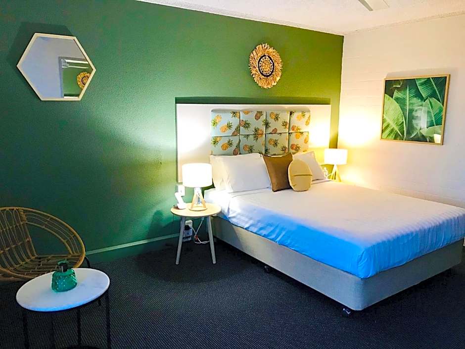 Photo 1 of 1 of Executive 1 Queen Bed, Ocean View