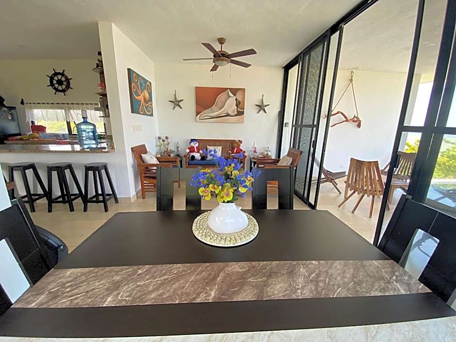 Escape to Paradise, Minimalist 4-BR Beachfront, 300 Mbps with amazing views