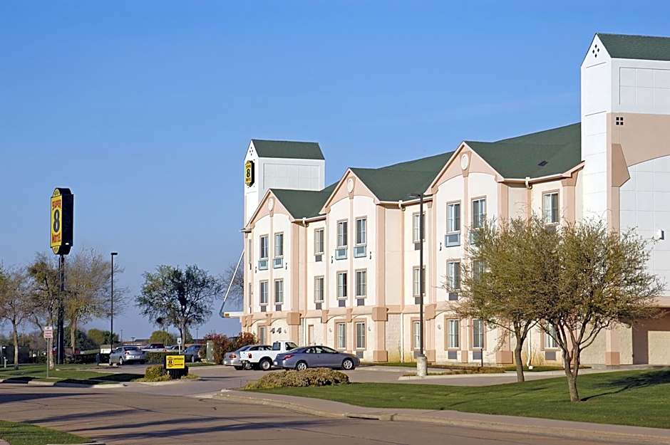 Super 8 by Wyndham Irving/DFW Apt/North