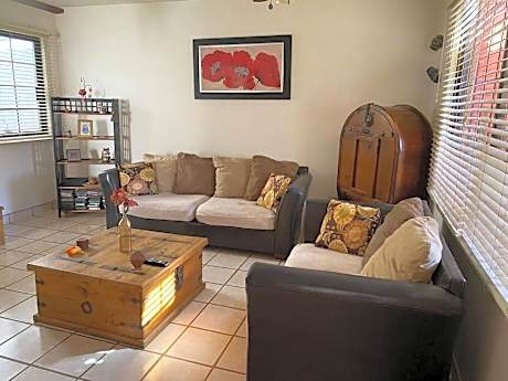 Casa Gaviotas Art cozy 2 bed house with art studio close to downtown