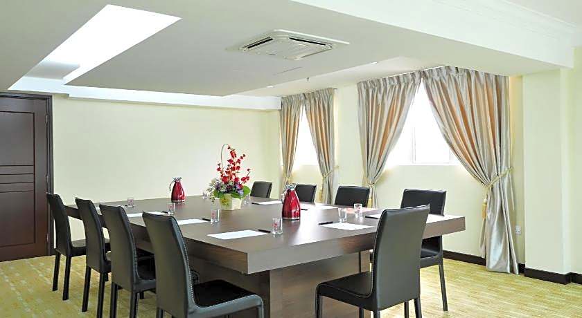 Hallmark Crown Hotel