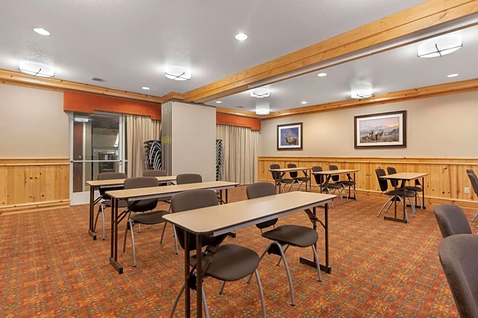 Best Western Plus Olympic Inn