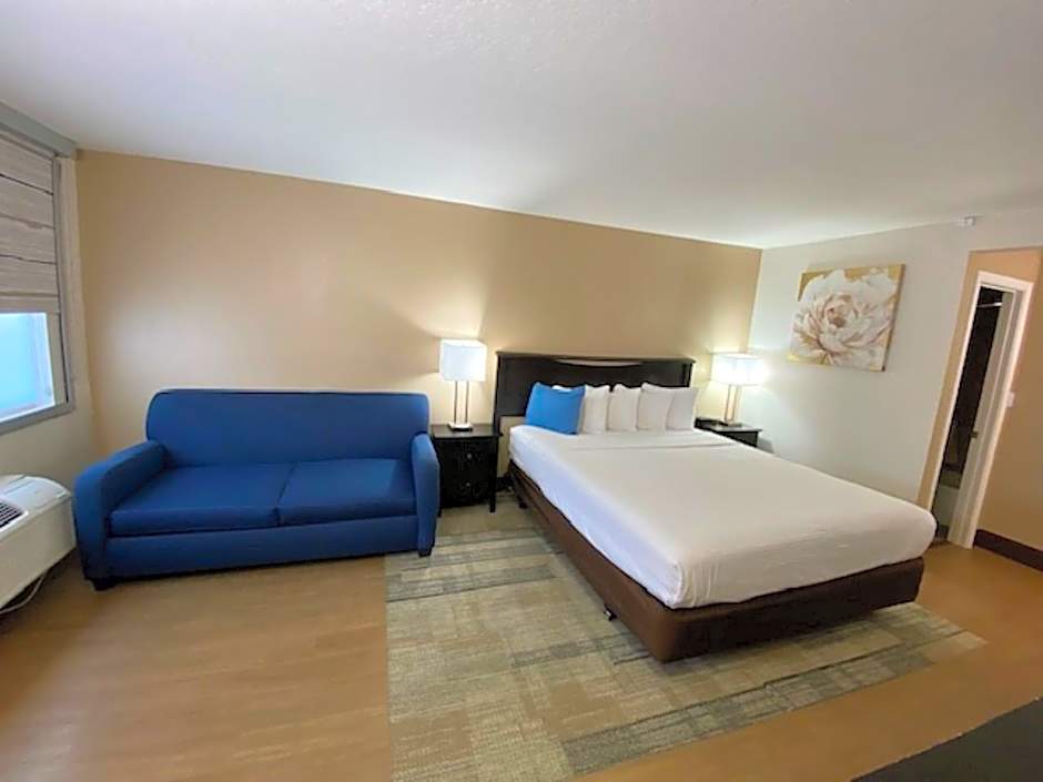 Photo 1 of 6 of 1 King Bed, Accessible, Bathtub