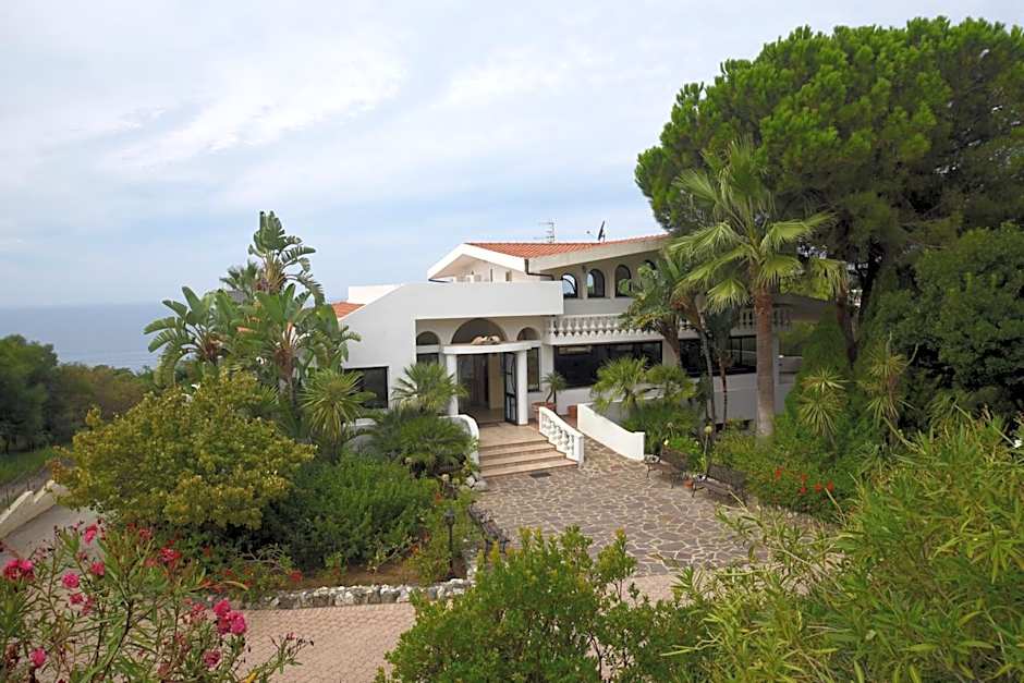 Villaggio Pineta Petto Bianco
