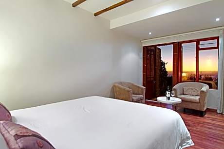 Luxury Queen Room