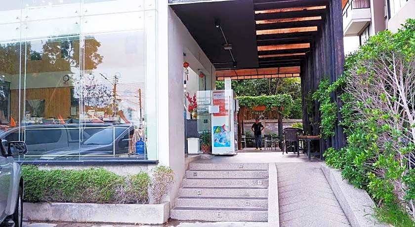 IZEN Budget Hotel & Residences (Plus)