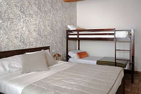 Quadruple Room with Private Bathroom