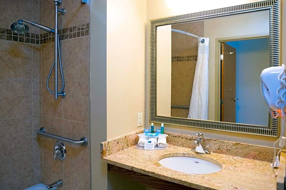 Holiday Inn Express Devils Lake By IHG