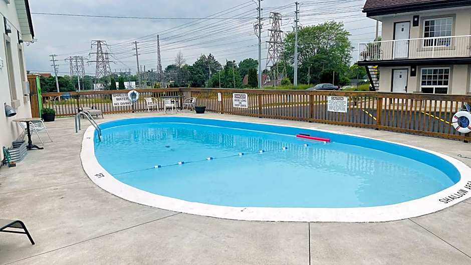 Knights Inn By The Falls