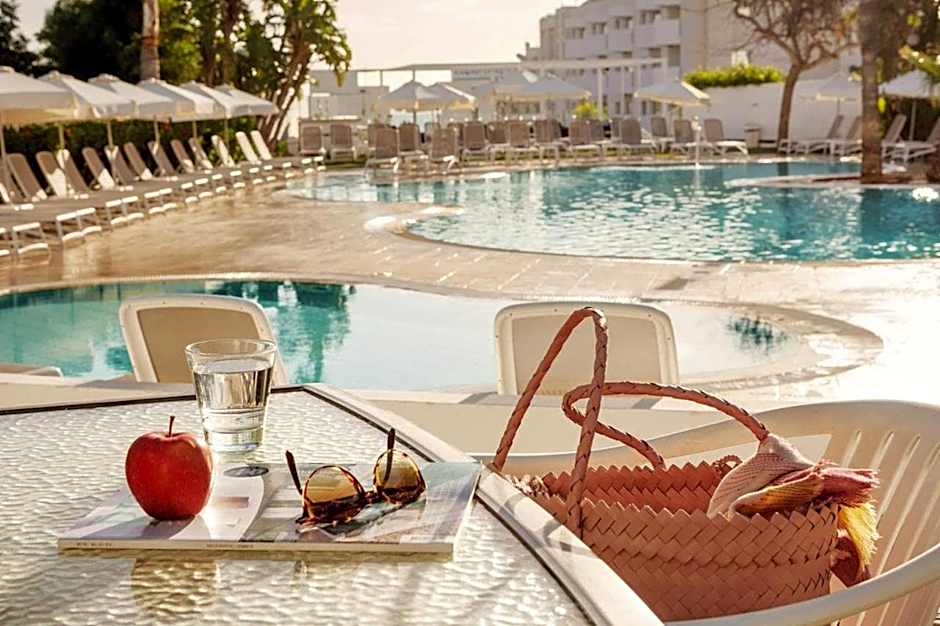 Lantiana Gardens ApartHotel