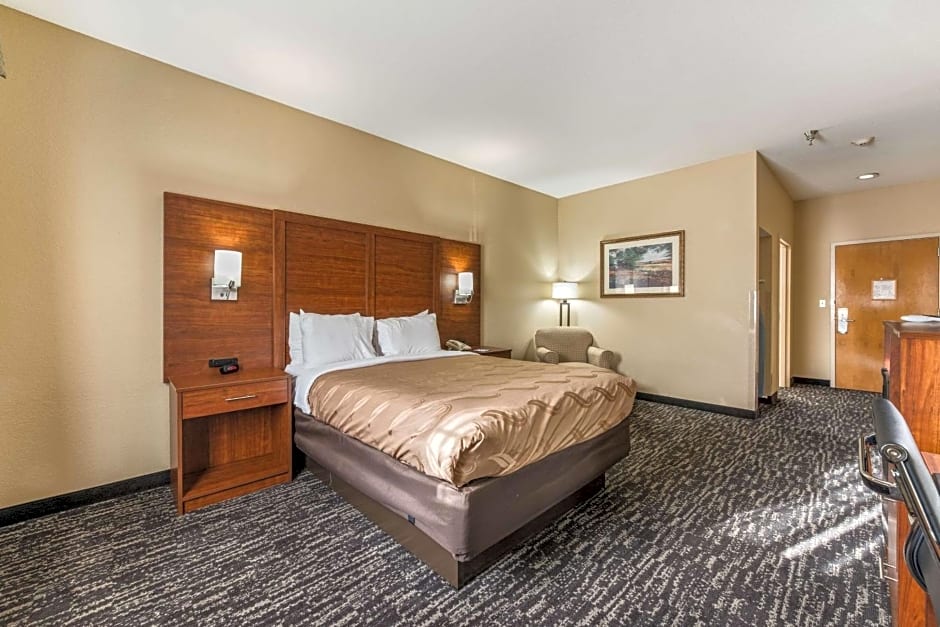 Quality Inn & Suites Hendersonville - Flat Rock