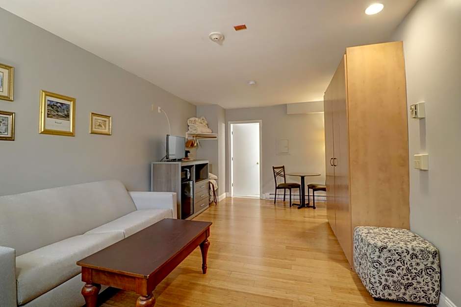 Hamilton Village Inn