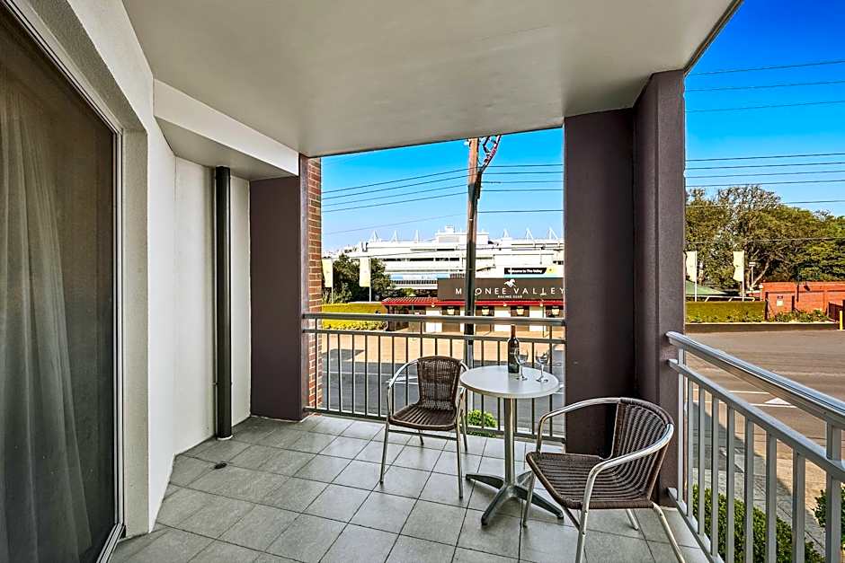 Quest Moonee Valley Hotel