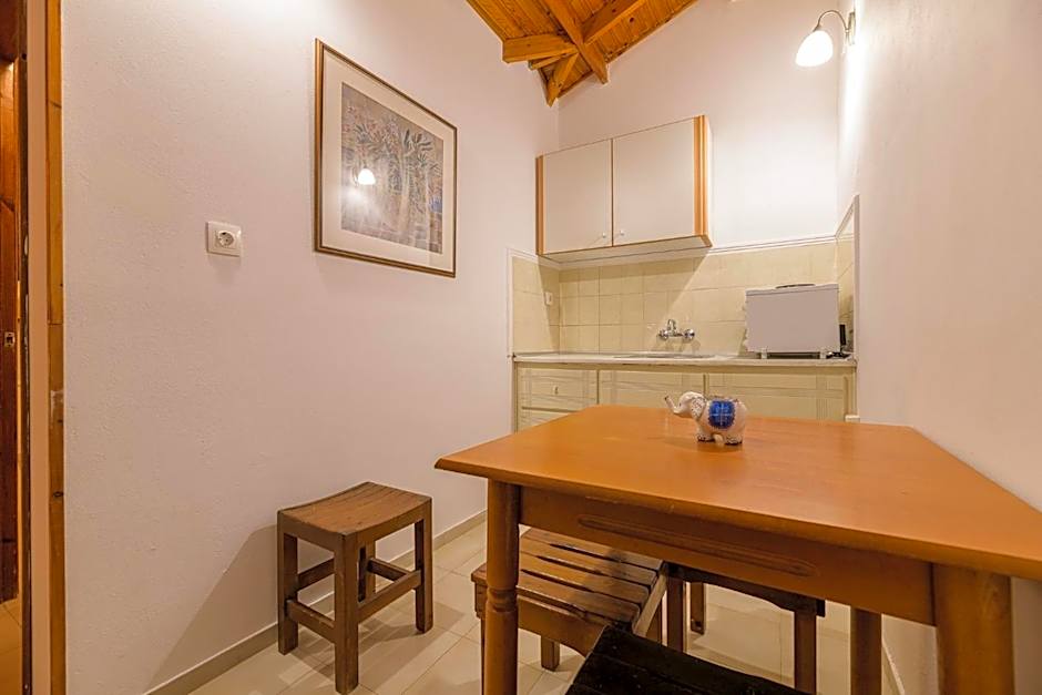 Denise Studios and Apartments