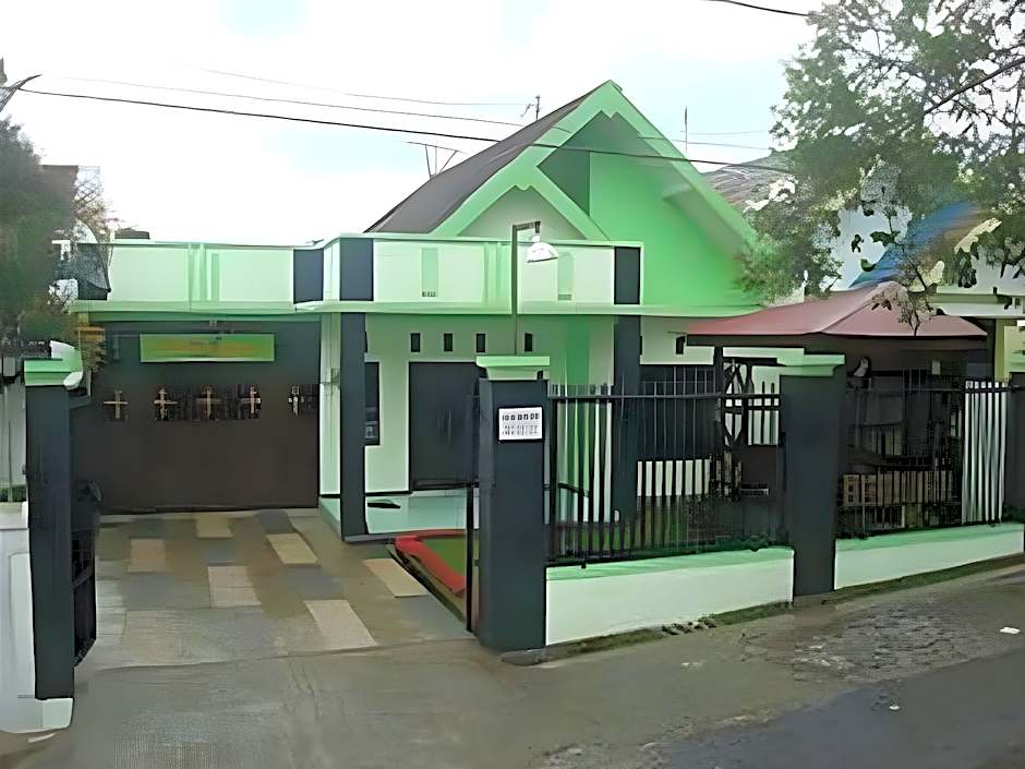Photo 1 of 24 of Villa Keluarga "Pondok Daun"