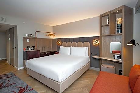 Deluxe King Room with Single Sofa Bed - Tower