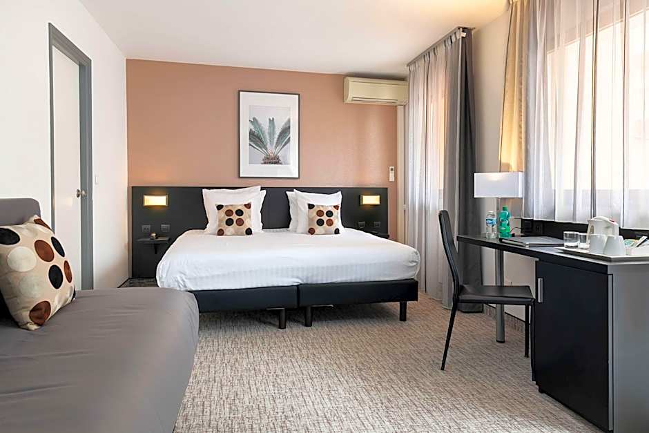 Photo 1 of 4 of Privilege 1 King Bed and 1 Twin Bed, Balcony
