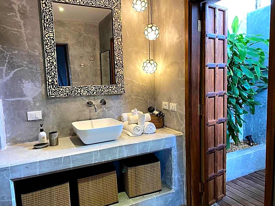 Joya' Beach Suites & Villa