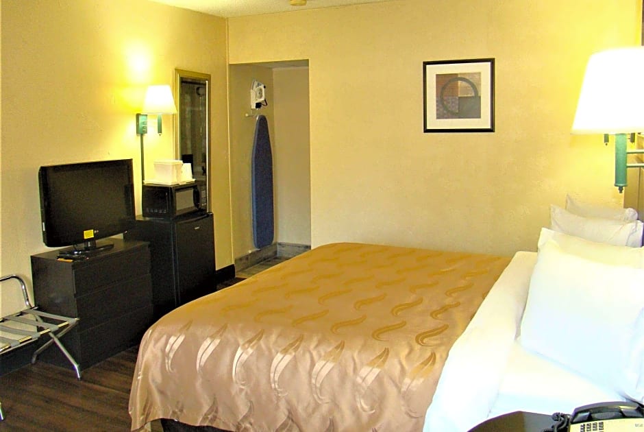 Photo 1 of 1 of 1 King Bed, Pet-Friendly