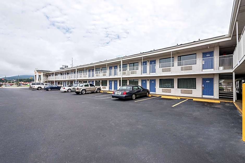 Motel 6-Anniston, AL