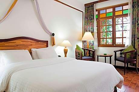 Larger Guest room, 1 Queen, Garden view