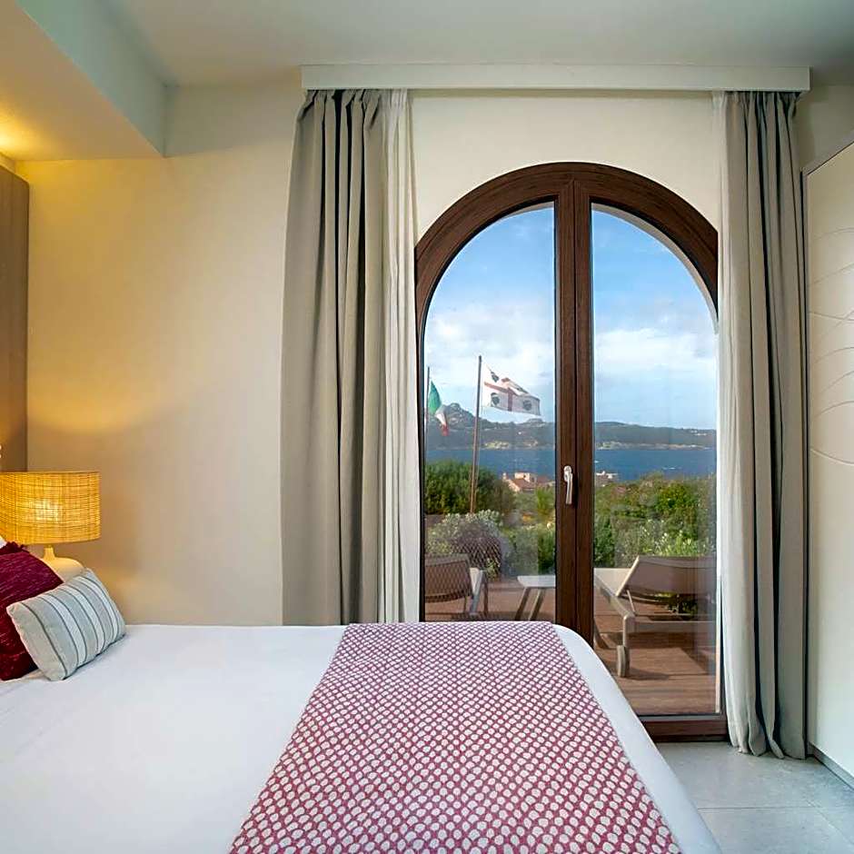 Mangia's Santa Teresa Sardinia, Curio Collection by Hilton