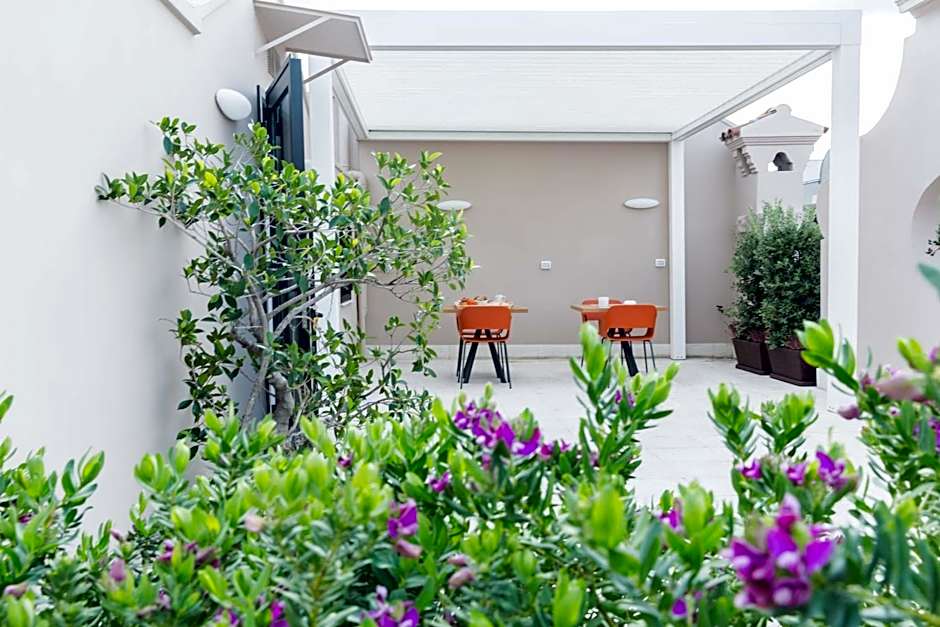 200 ROOMS & TERRACE