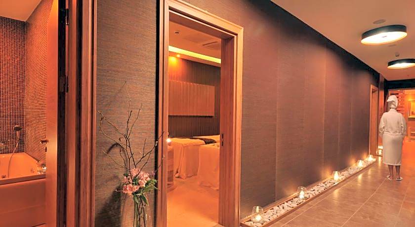 Wellborn Luxury Hotel