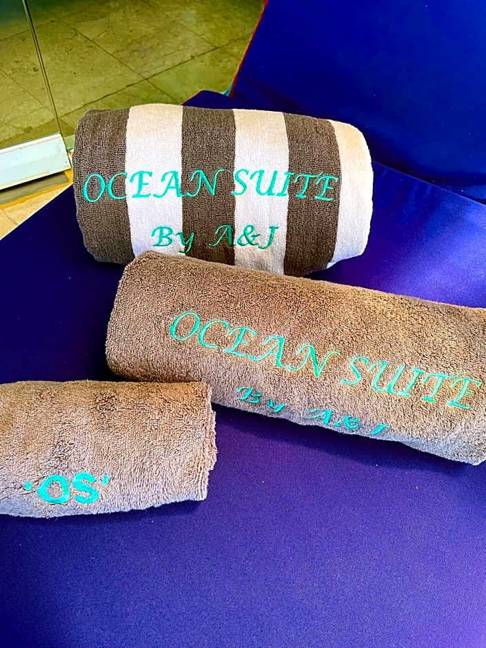 Ocean Suite By A&J - Exceptional Beachfront Apartment - Candidasa