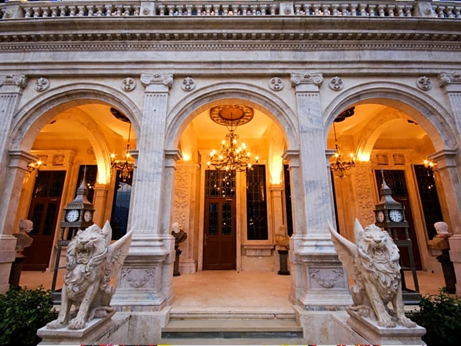 The Old England Hotel