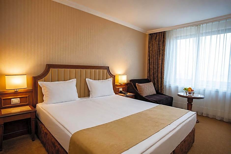 Astoria Grand Hotel