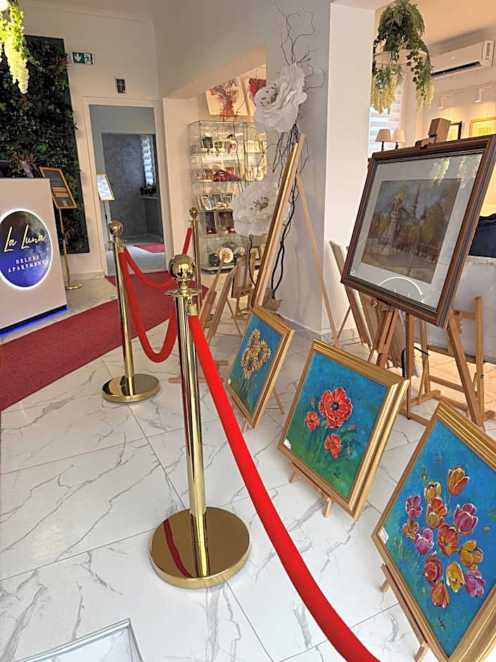 La Luna Premium Deluxe Apartment with Pool & Jacuzzi, Bikes and Covered Parking