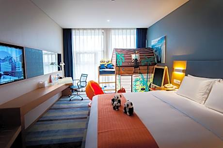 1 King 1 Bunk Standard