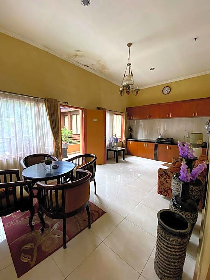 Red Chilies Hill Hotel