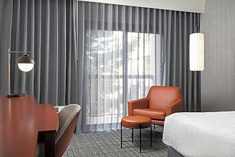 Room, 2 Double Beds (Mobility/Hearing Access, Roll-In Shwr) (2 Double Beds)