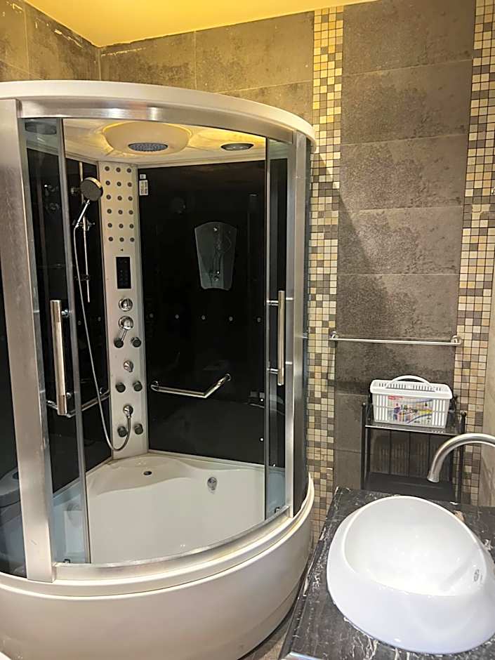 Super luxury flat near airport شقة سكنية قمة الفخامة والاتساع بقرب المولات التجارية و المطار