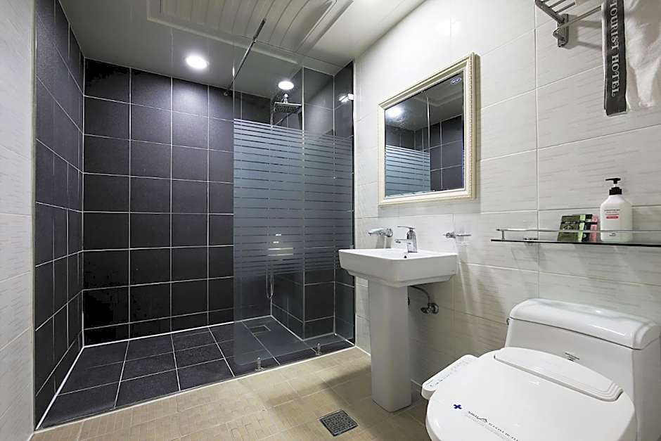 White Tourist Hotel