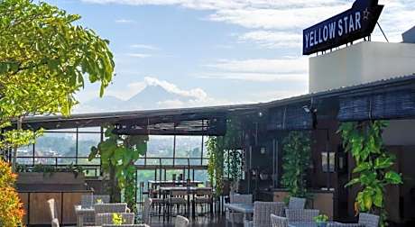 Yellow Star Ambarukmo Hotel