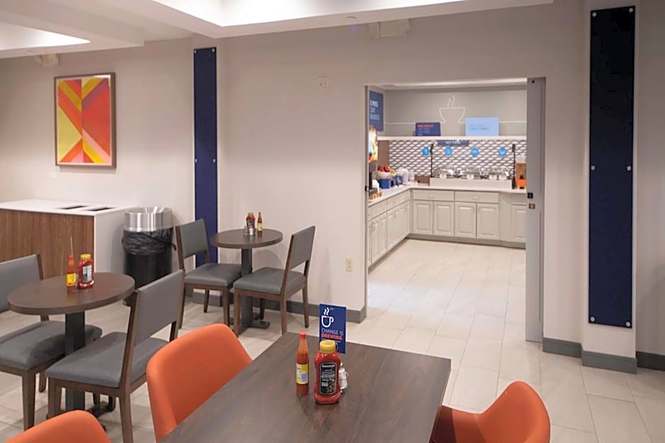 Holiday Inn Express Suites Little Rock West By IHG